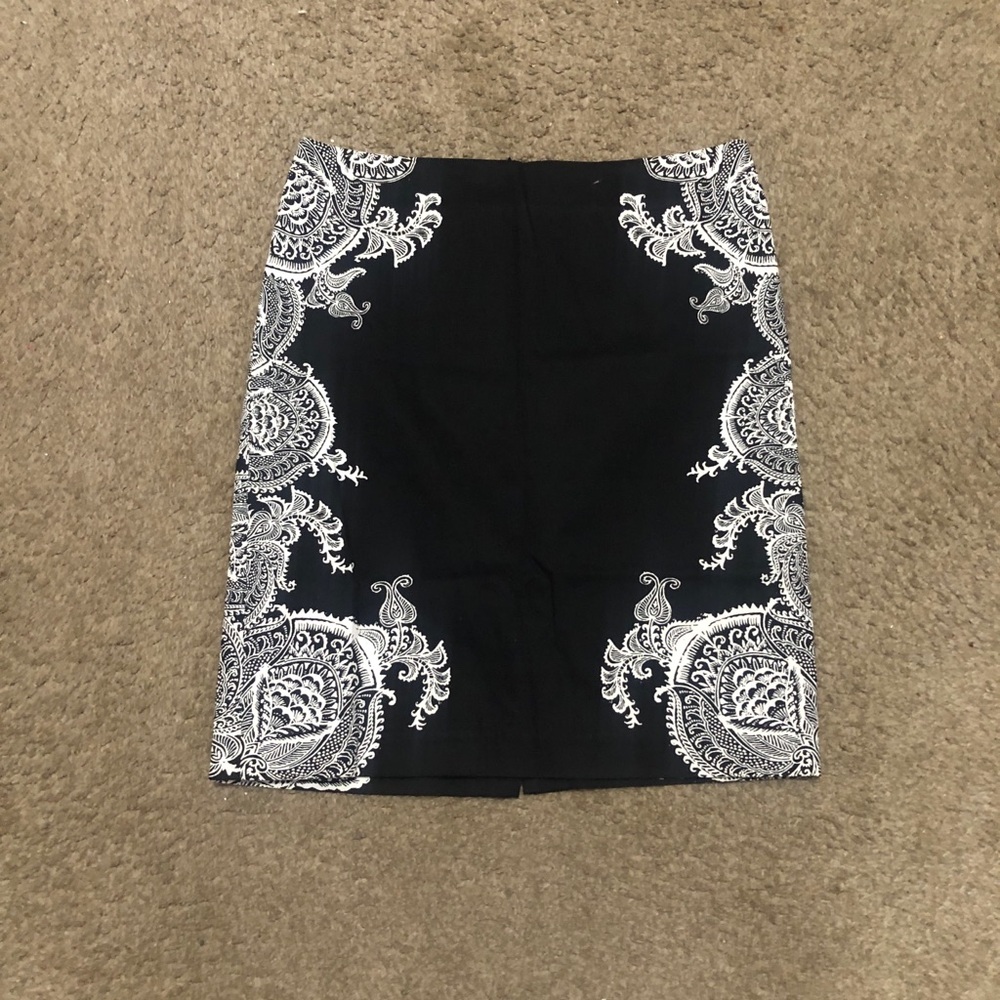 Lord & Taylor Black Pencil Skirt with White Paisley Trim Size 8